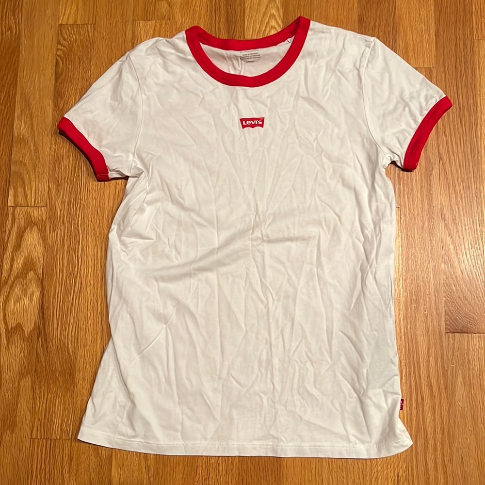 Levi t shirt never worn